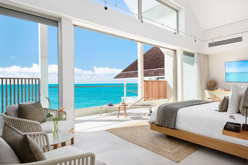 La Mer Villa South Oceanfront Luxury on Sapodilla Bay