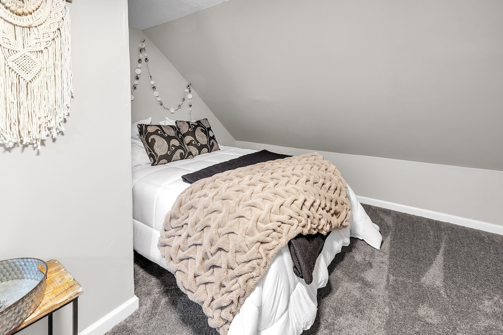 Serene Corner Cottage With Hot Tub 3 Bedroom Home