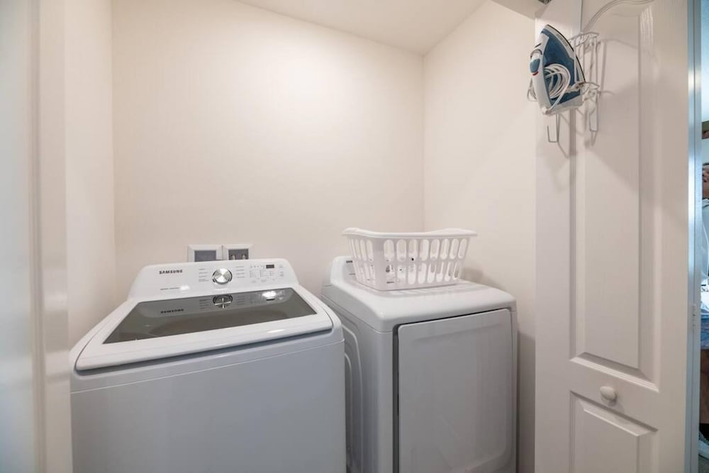 Designer Decorated-3 Bedroom Near Disney
