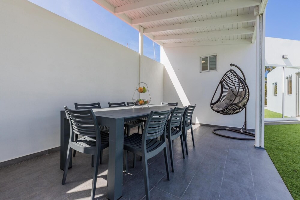 NEW Modern Stylish 6BR 6BA Villa Near Palmbeach