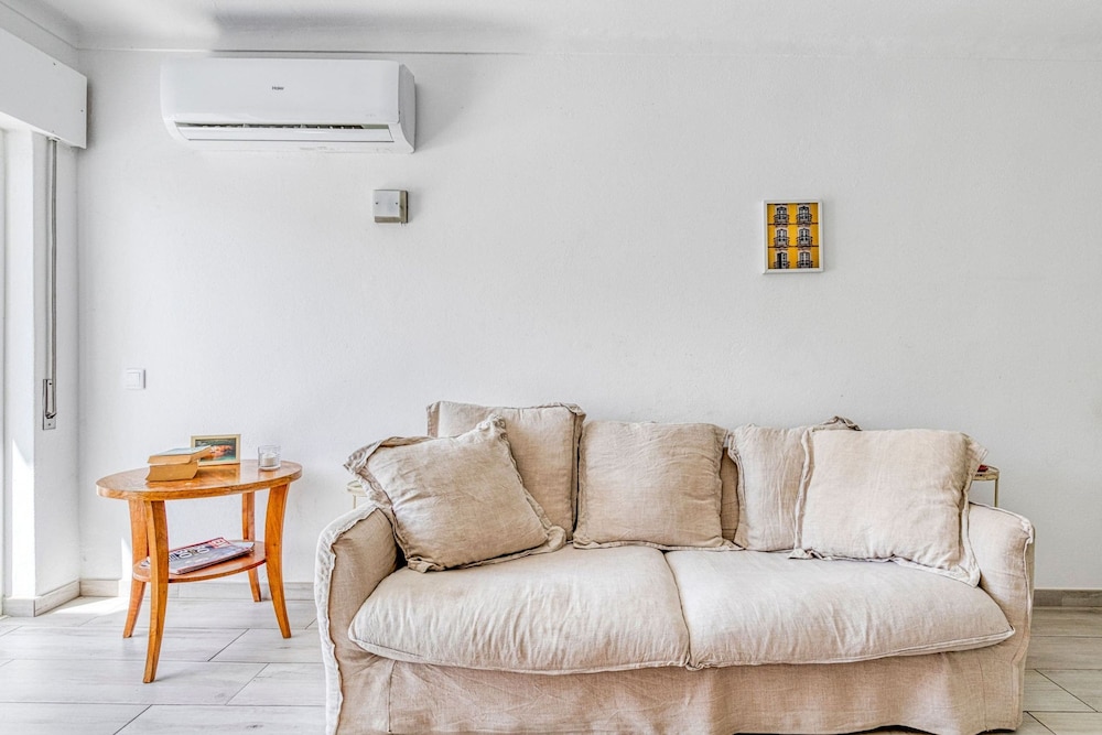 Azula Bright and Airy 2 Bedroom Apartment With p