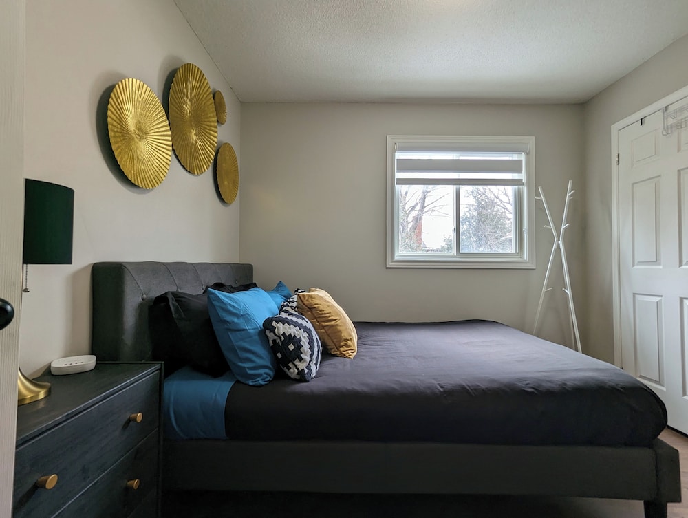Mississauga Manor - Meadowvale