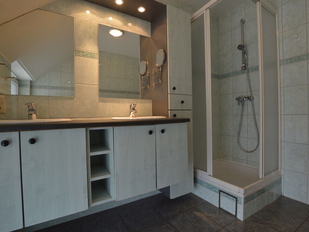 Spacious Holiday Home in Ovifat With Terrace view 3