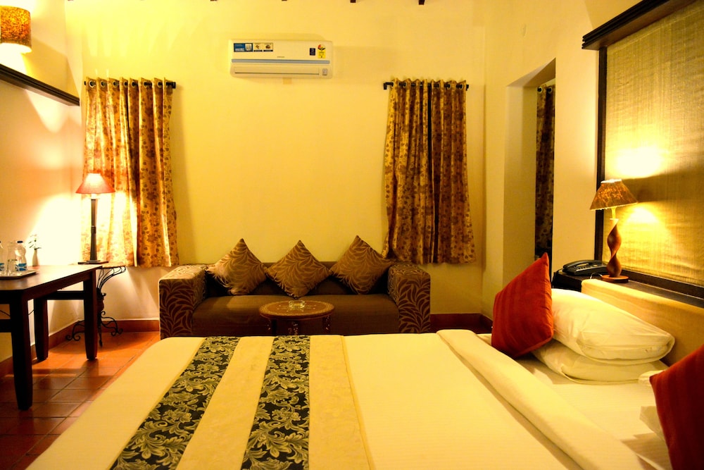 Kadkani Riverside Resort