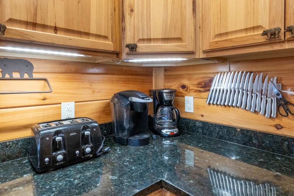 Luxury 4200 Sqft Log Cabin on 50 Acres Sleeps 16