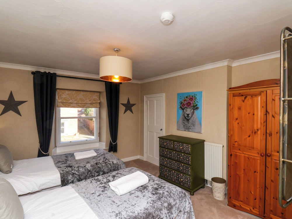 Sixpence Cottage