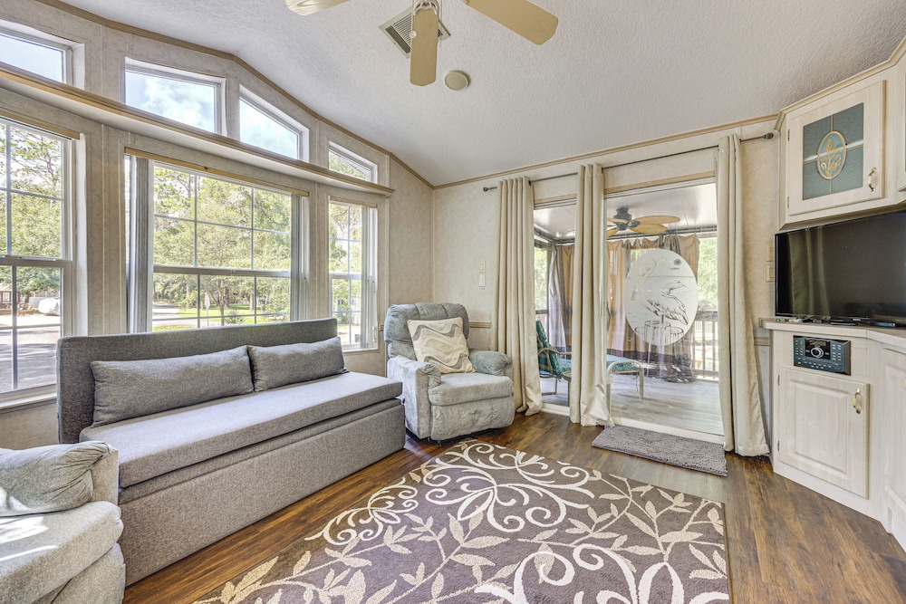 Steps to Lake Kerr: Home w/ Pool & Hot Tub Access!