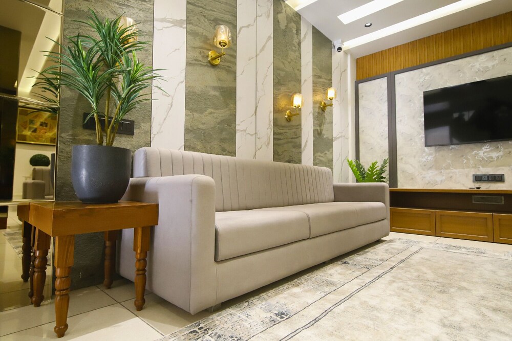 Hotel Sanatana
