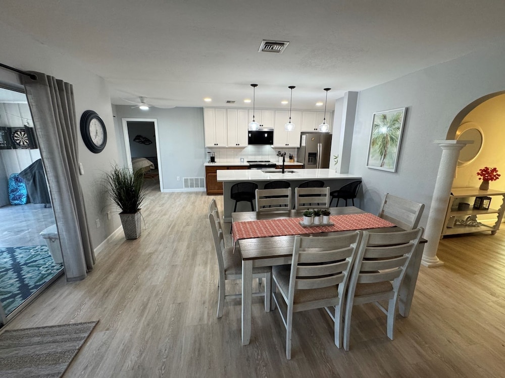Punta Gorda Isles South Facing Pool, Dog Friendly, Less Than 2 Miles To Downtown 3 Bedroom Home