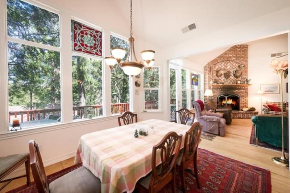 Light And Bright 3 Bedroom Home by RedAwning