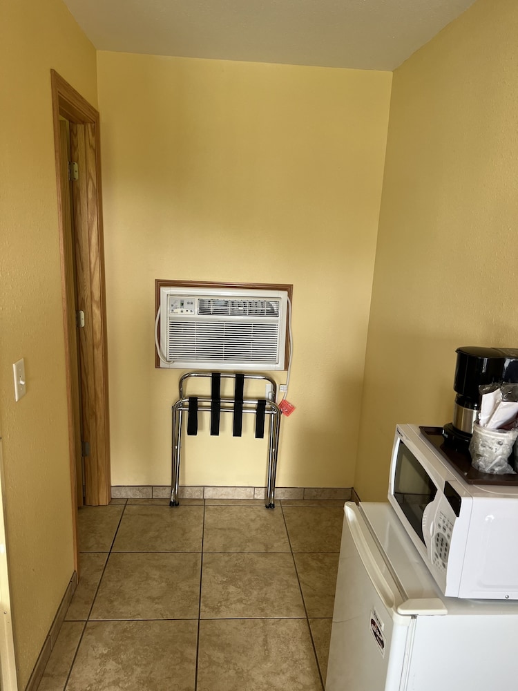 All Star Inn & Suites