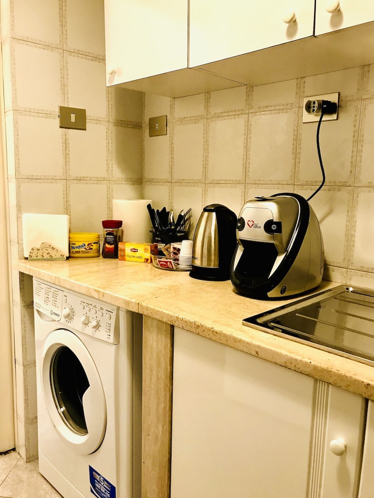 4 Bed-sleeps 8-central Rome-5 Min to Colosseum