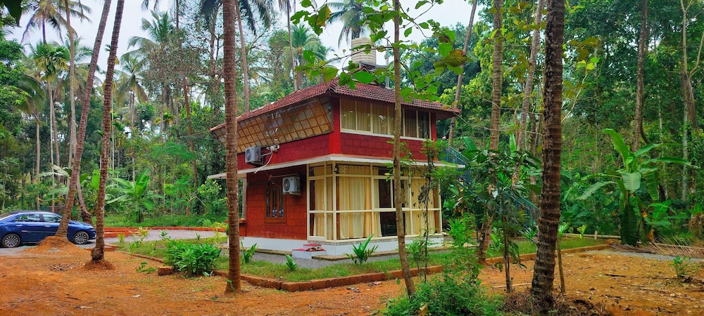 Makam Holiday Home