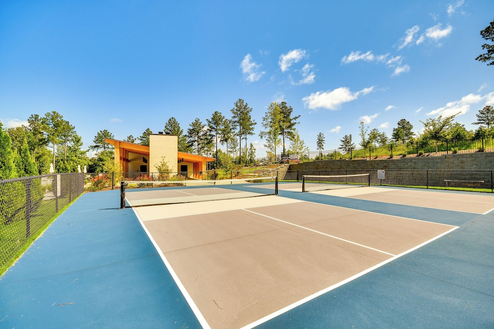 Gated Community w/ Perks: North Carolina Hideaway