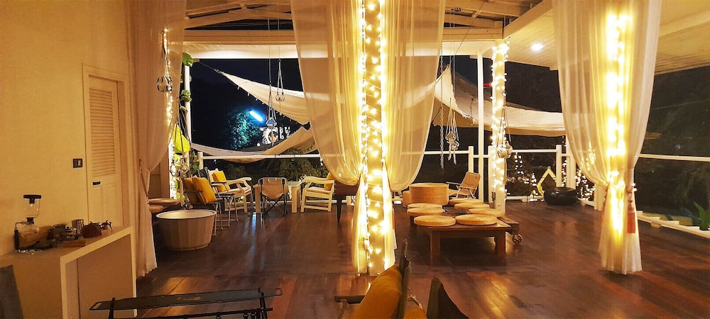To The Moon Guesthouse