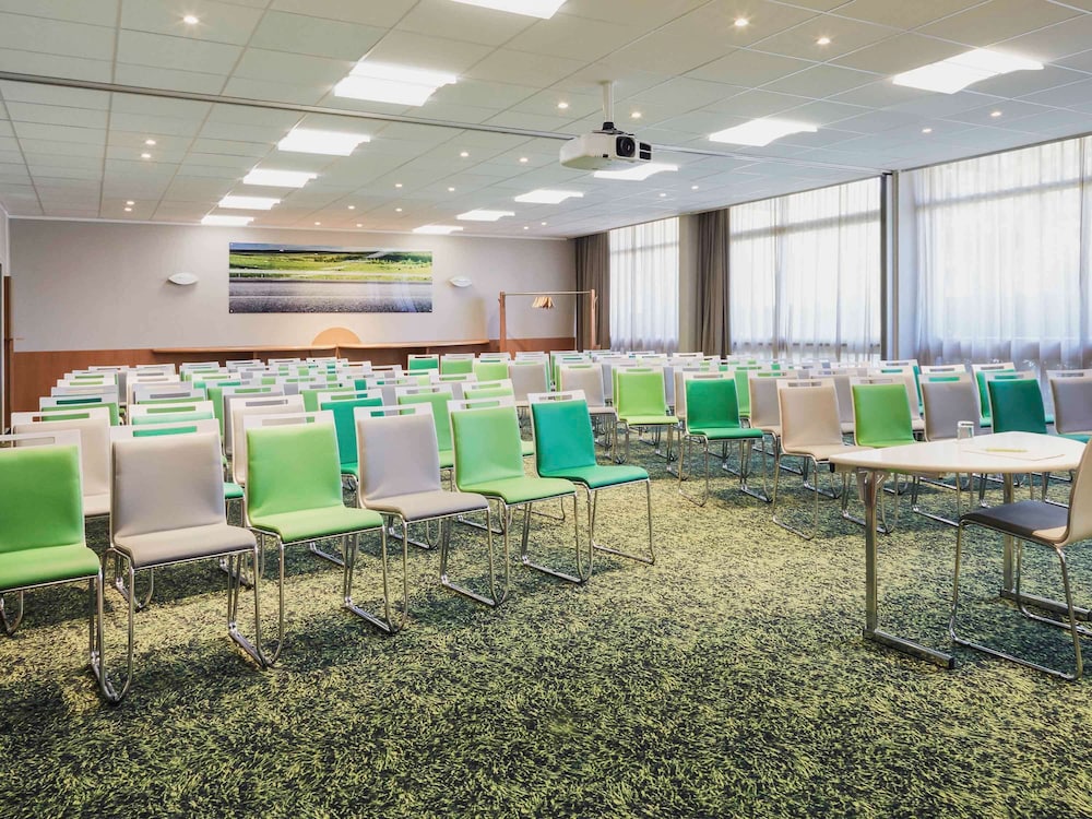 Vitrolles Vacations - ibis Styles Marseille Provence Aeroport - Property Image 5