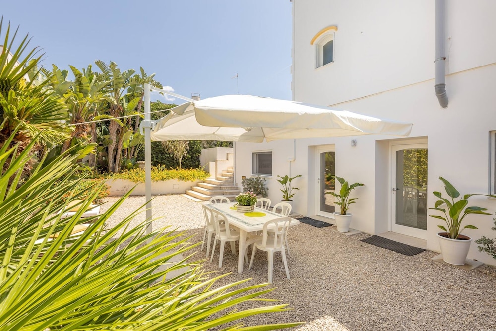 Belvedere - Seafront Apartment - 3 Places