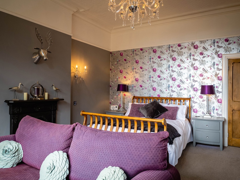 Lonsdale Villa Retreat