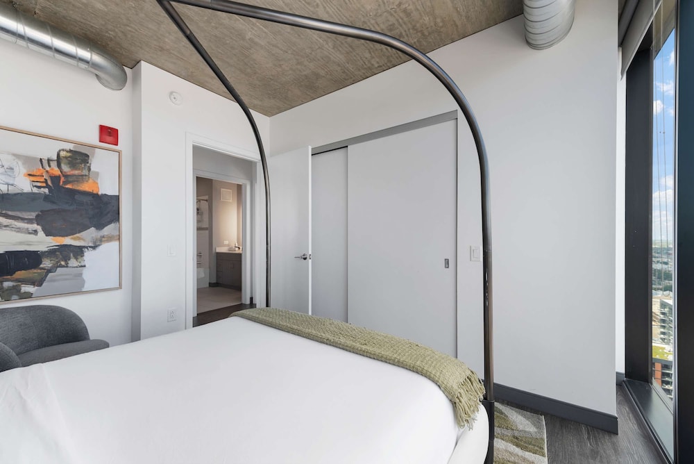 Cloud9 6 apt for 30ppl Fulton Market The Nouveau