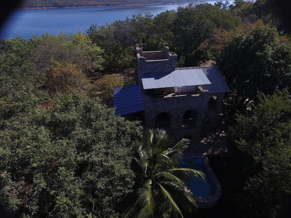 6 Bedroom Castle Siavonga min Four Guests view 5
