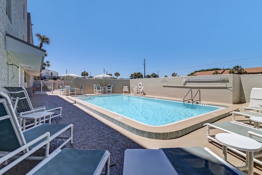 Ketch Courtyard 405 2 Bedroom Condo
