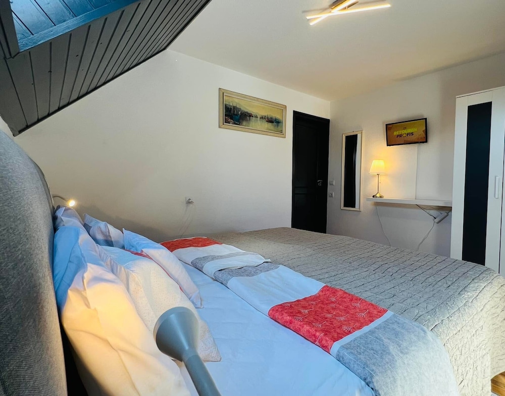 Heviz Apart Comfort view 5