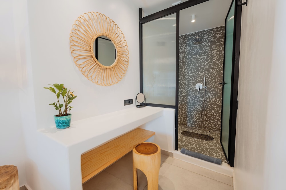 Oliving Mykonos Luxury Suites
