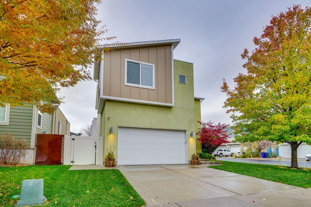 South Salt Lake Home w/ Hot Tub: 7 Mi to Downtown view 4