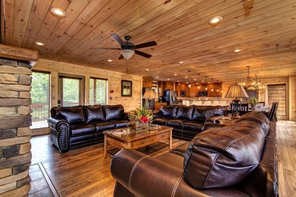 Rocky Top Lodge - 9 Bedrooms, 8 Baths, Sleeps 40 Home by Redawning