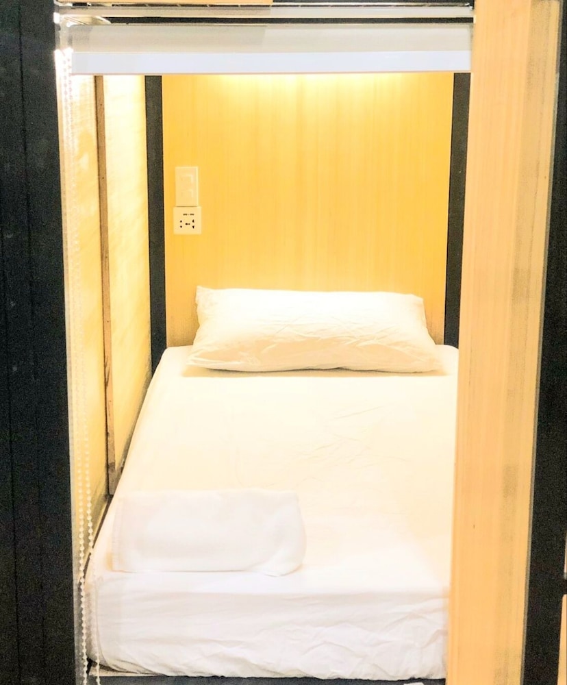 Chiasti Capsule Hostel - Adults Only view 3