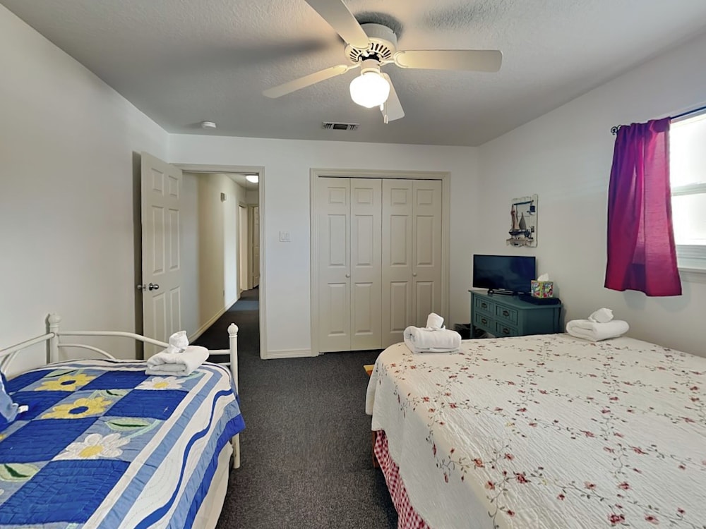 Casa de Reyes by Ryson Vacation Rentals