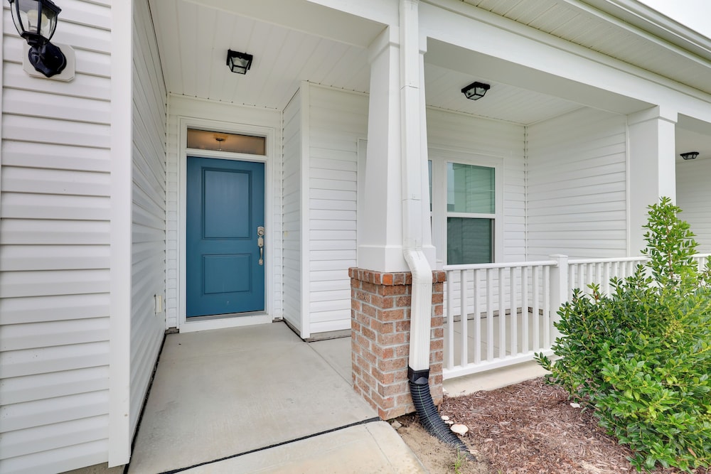 3 Mi to Sand & Surf: Ocean Isle Beach Retreat!