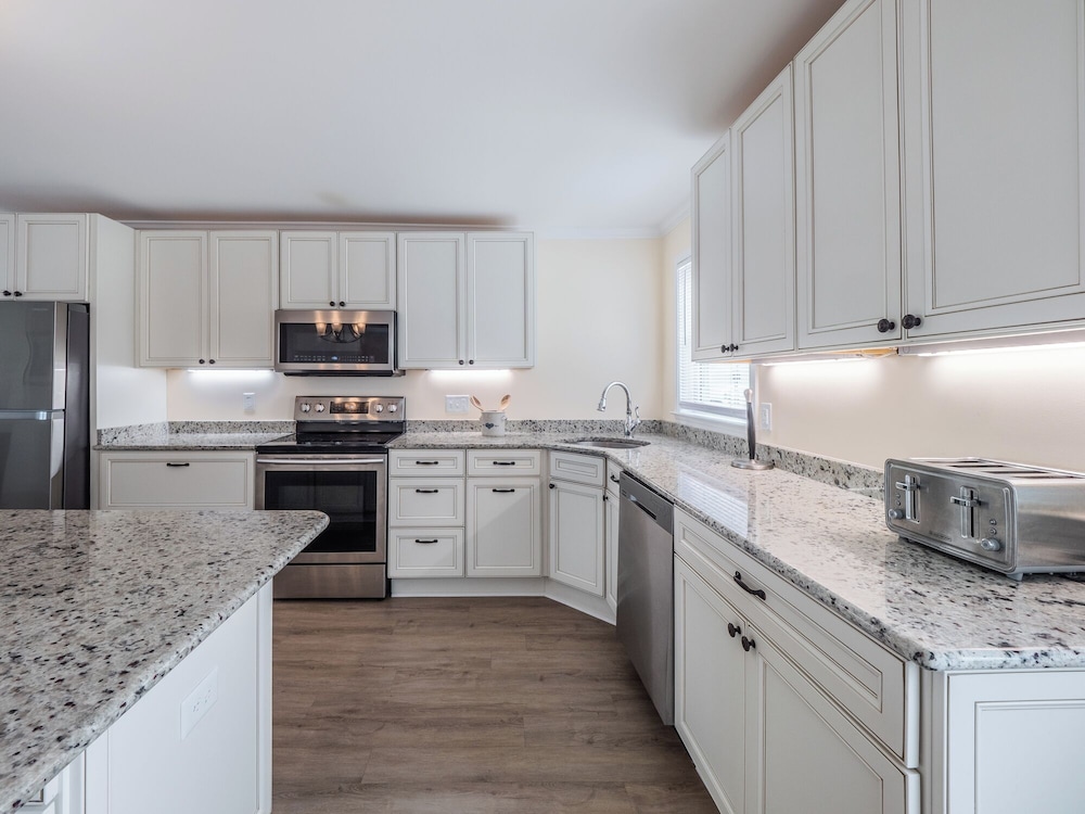 Bear's Den by Topsail Realty