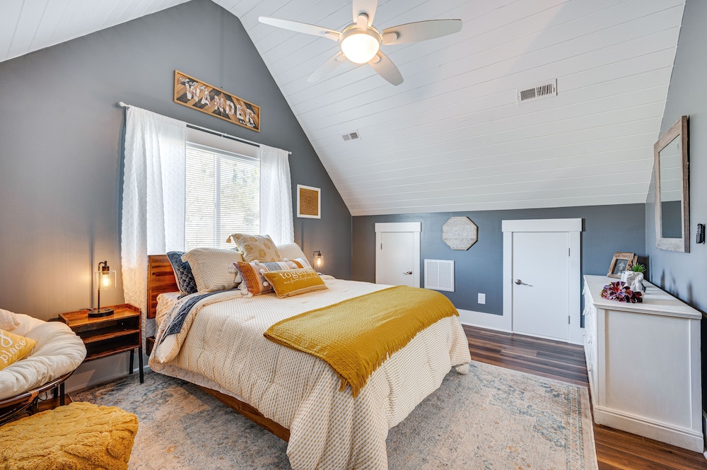 Lakefront New London Retreat w/ Dock & Hot Tub! view 4