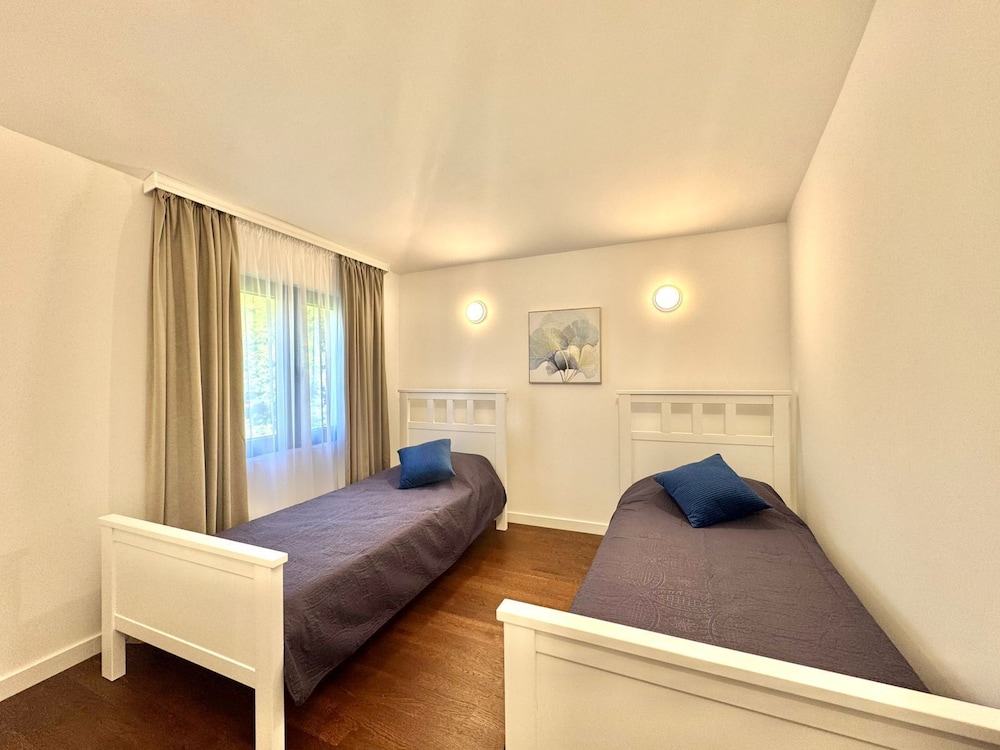 Sunny Bay Apartments