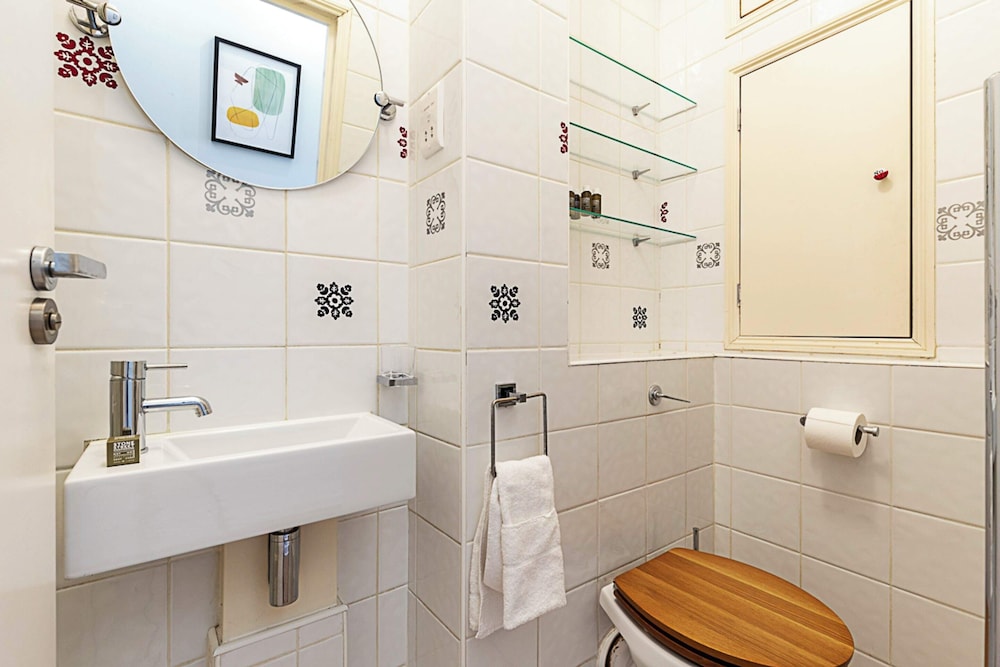 Charming One-bedroom Gem in Earls Court