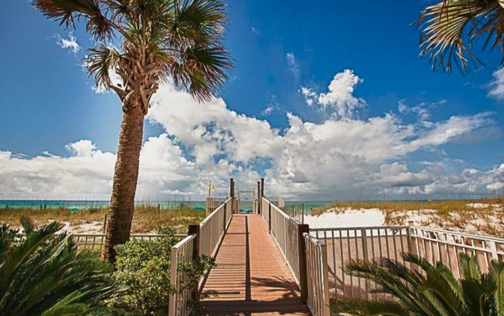 Destin Towers by Holiday Isle