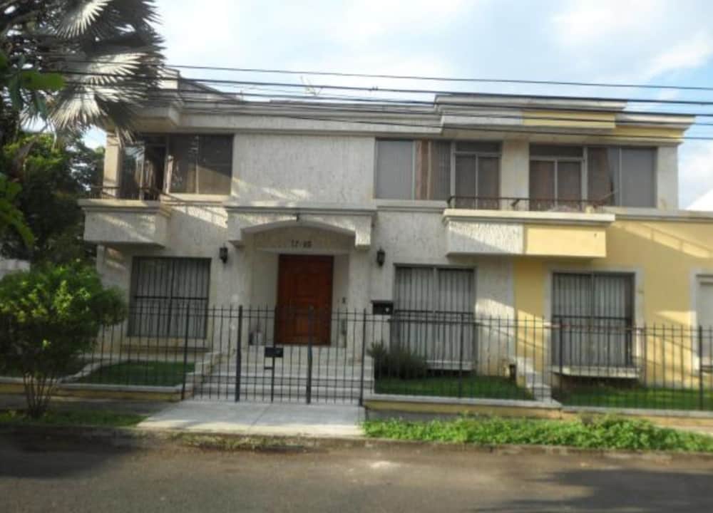 Casa Hotel Familiar Ciudad Jardin