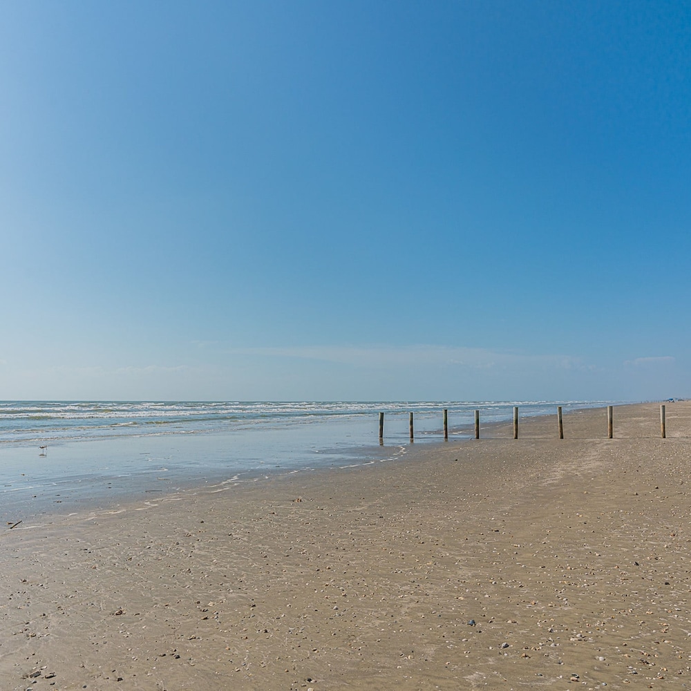 Coastal Meets Rustic Close To The Beach
