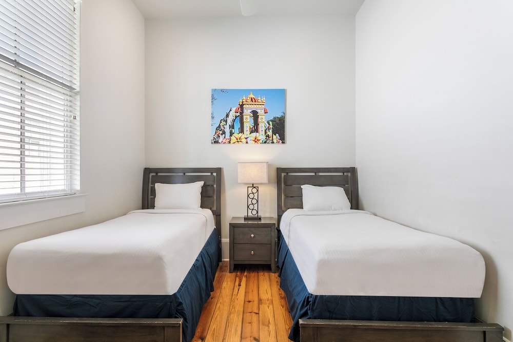 Residences Du Carondelet by Hosteeva