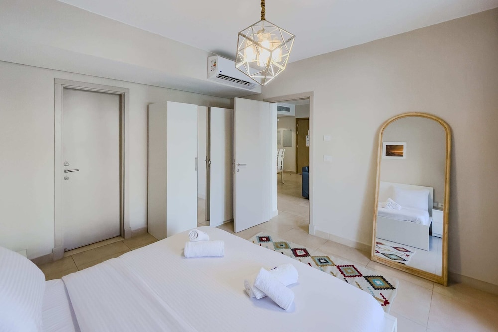Xuru Stays I Roomy & Relaxed 1bdr @ Mangroovy Free Beach & Pool