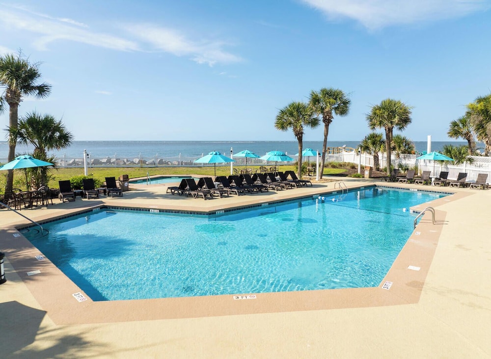 Charming 3-bed, 2-bath Home With Wonderful Views of the Golf Course
