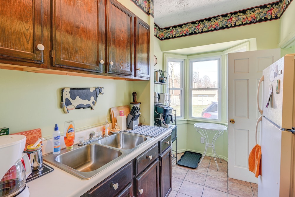 < 1 Mi to Old Town Lansing: Home w/ Furnished Deck