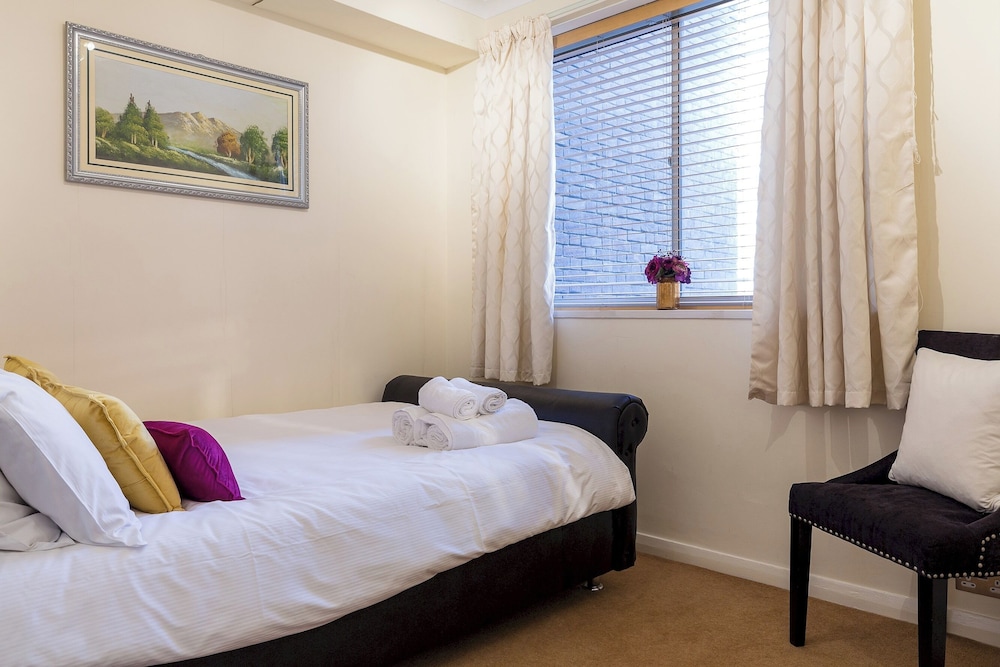 Luxury Villa 6 Bedrooms Next to Marble Arch