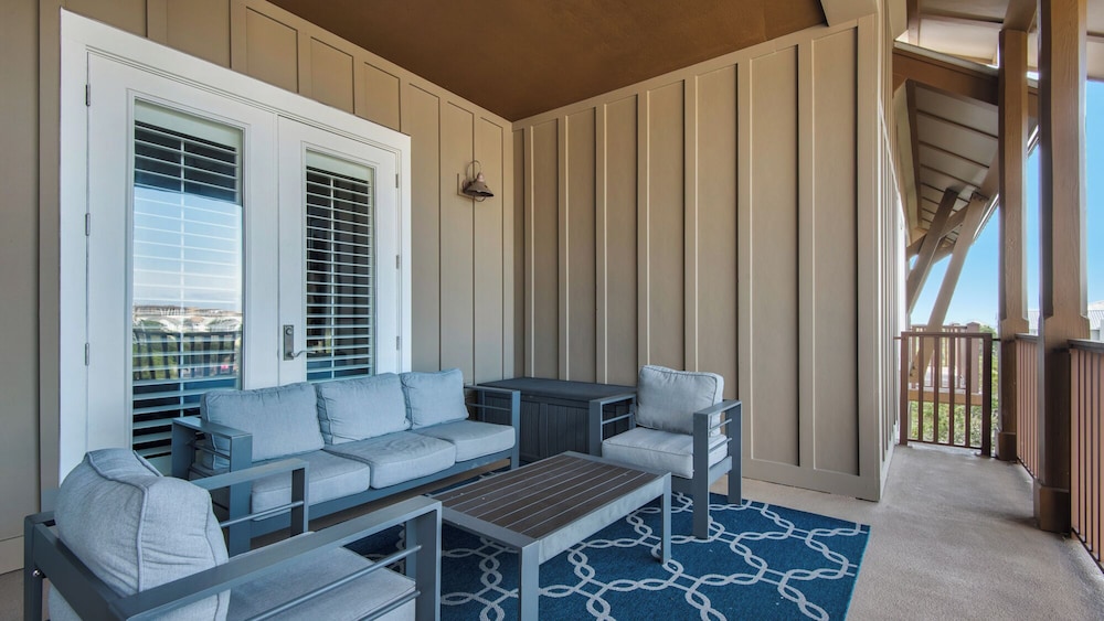 Coastal 3BR Condo With Pool & Shuttle : Snowbird Friendly!