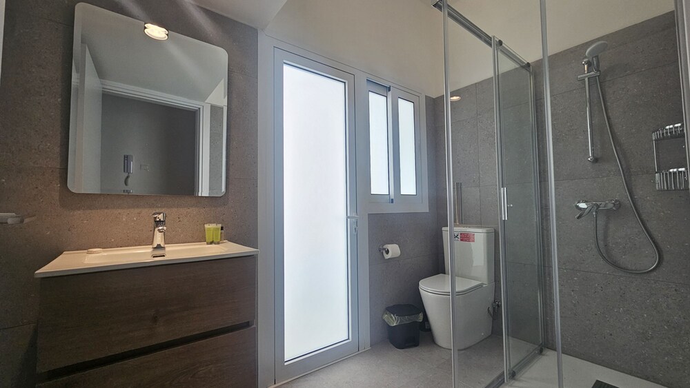 92 NIC - Stay Hydra Comfort Apartment