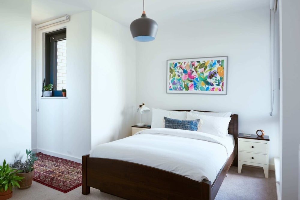 Beautiful 1 Bedroom With Balcony Near Mile End