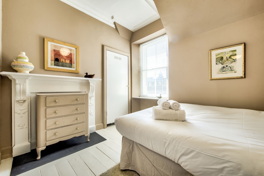 JOIVY Famous St. Mary's Street Old Town Apartment view 3