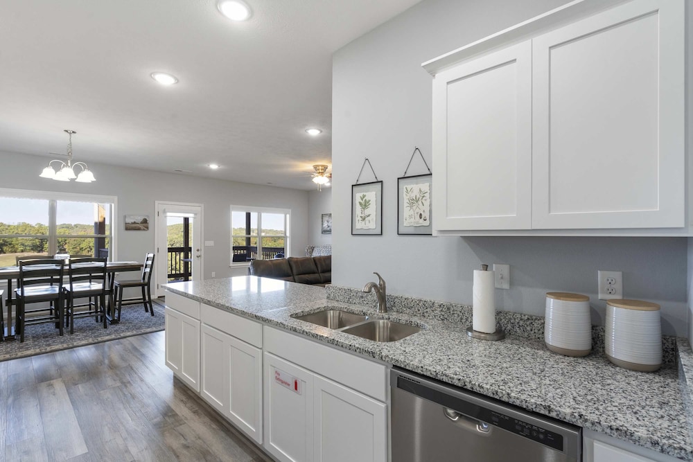 Stonebridge Escape Sleeps 8!