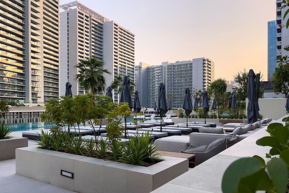 Luxe 3BR with Burj Khalifa view